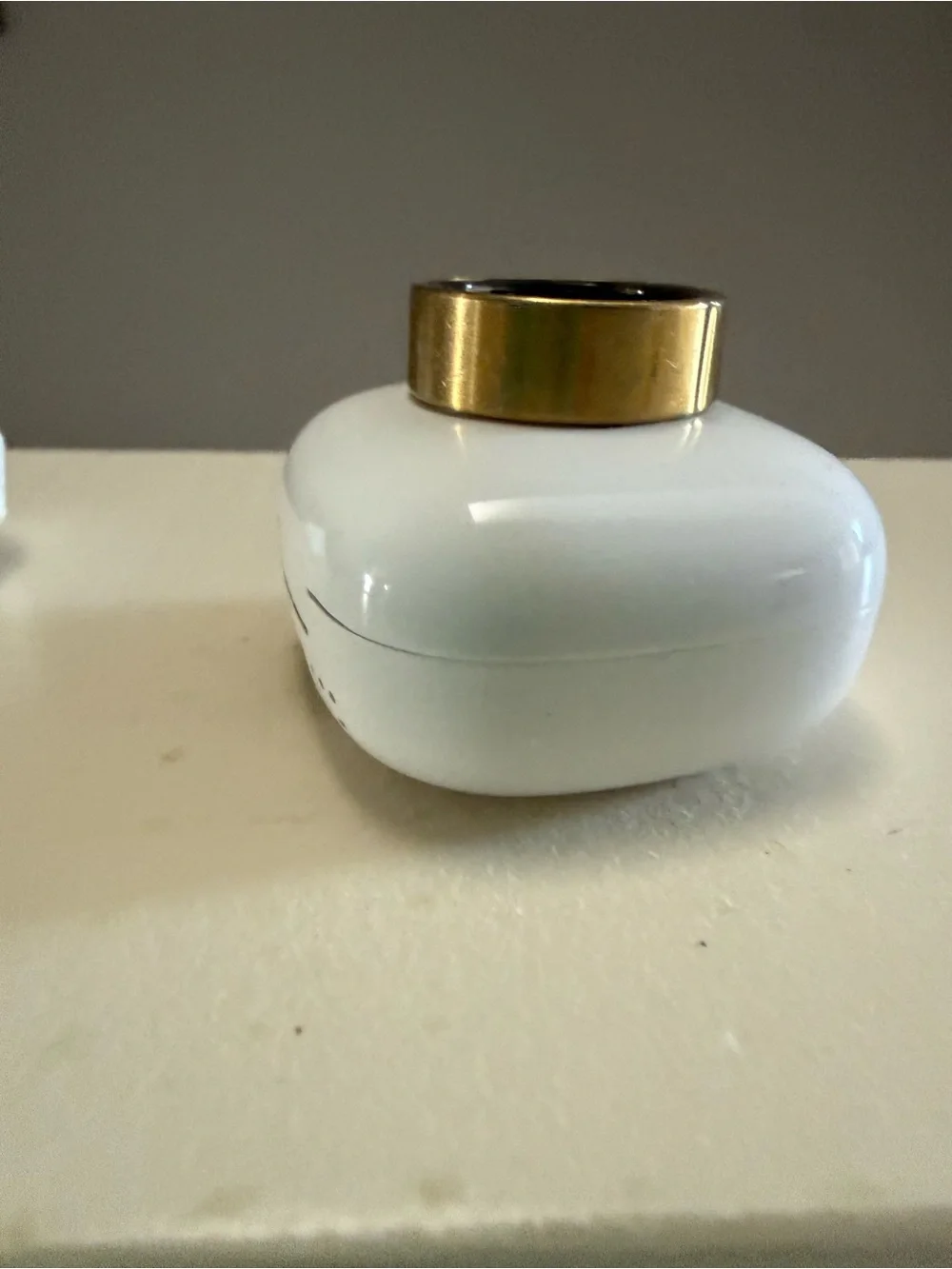 QALO Gold Smart Ring - Size 8 3 silicone guards included and white charging case